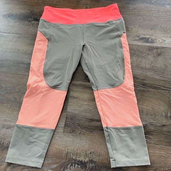 🍁50% Off Sale 🍁 VSX Sport Crops Victoria Secrets - Picture 1 of 8